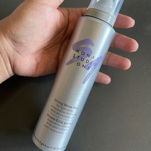 Monat Glossy Shine Mist